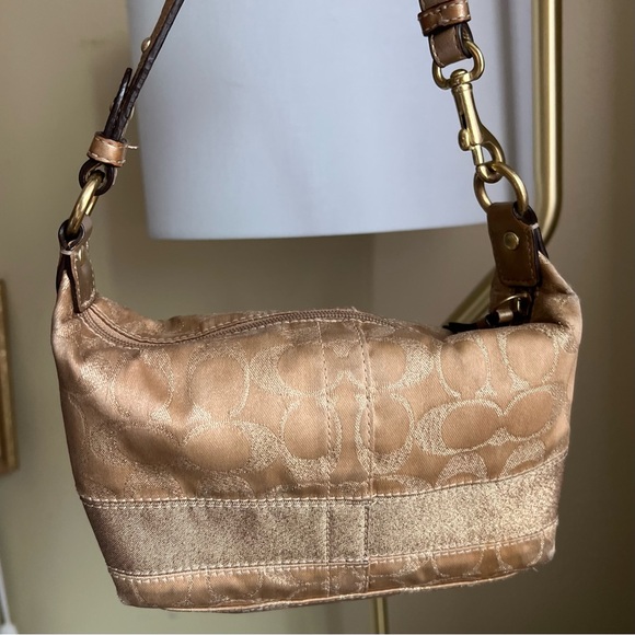 ⭐️Y2K Vintage COACH Satchel Shoulder Jacquard purse, gold hardware⭐️ - Picture 3 of 3